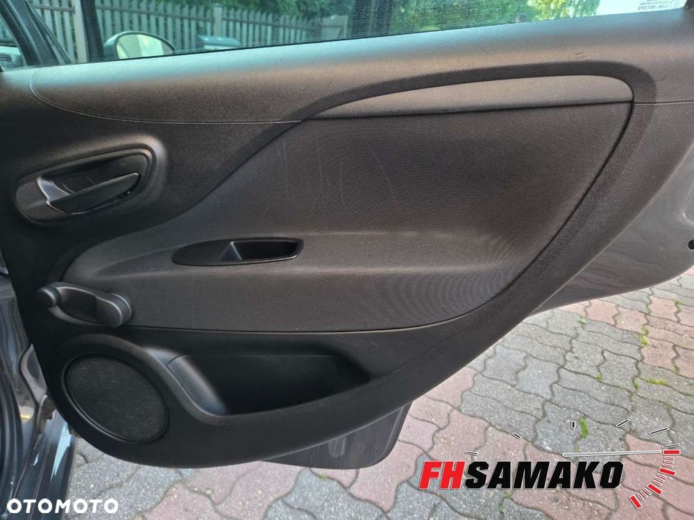 Fiat Punto 1.2 Young - 24