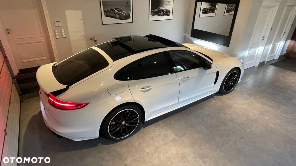 Porsche Panamera 4S Executive - 10