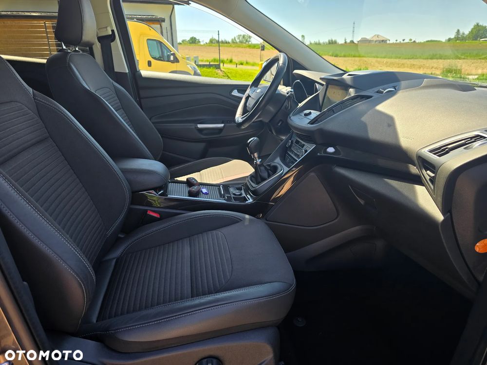 Ford Kuga 1.5 EcoBoost 2x4 Titanium - 18
