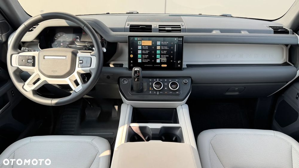 Land Rover Defender - 10