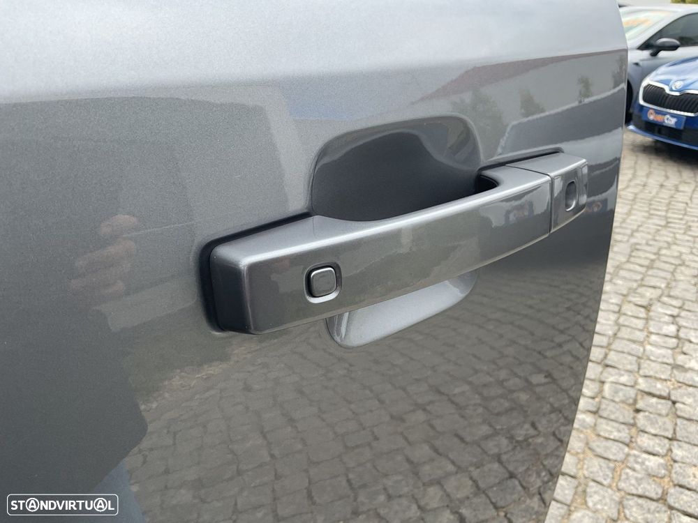 Land Rover Defender 3.0 D250 110 AWD X-Dynamic SE - 32