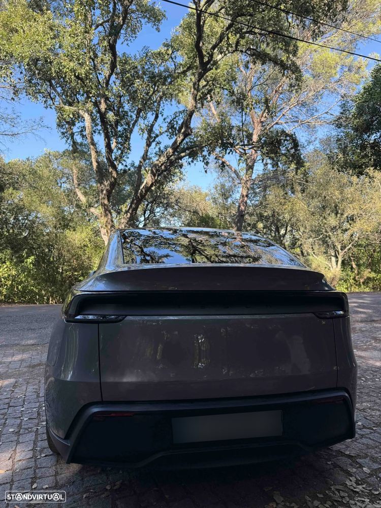 Tesla Model Y 2025 photo 4