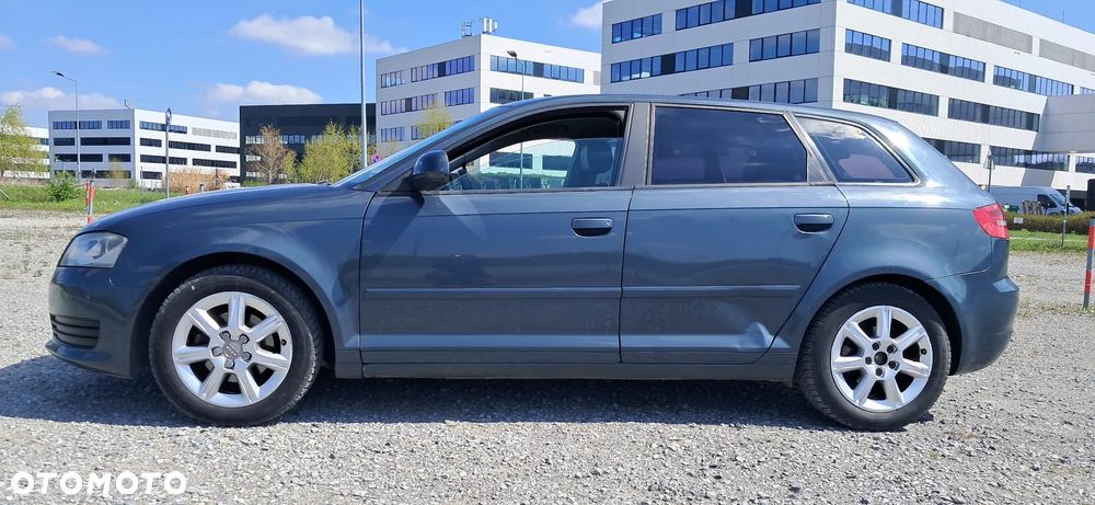 Audi A3 Sportback 1.6 TDI DPF Attraction - 3