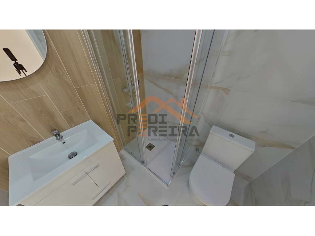 T3 remodelado, situado no Cacém. - Grande imagem: 5/24