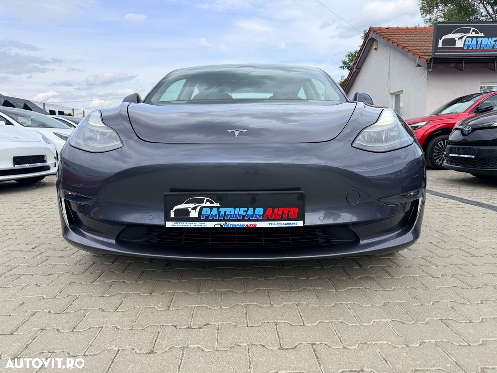 Tesla Model 3 - 3