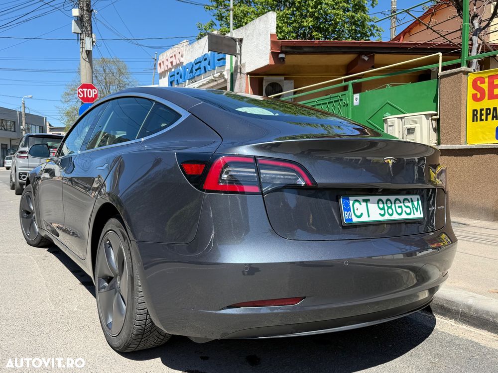 Tesla Model 3 - 7