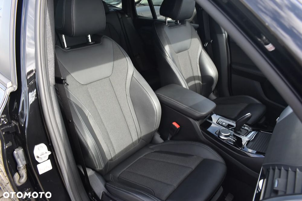BMW X3 xDrive20i GPF Advantage - 19