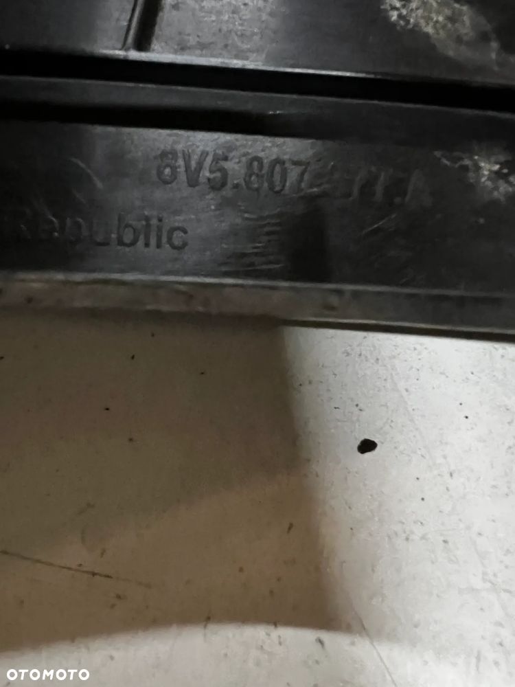A3 8V Sedan ślizgi zderzaka tył tylne lewy prawy 8V5807377A 8V5807376A - 2