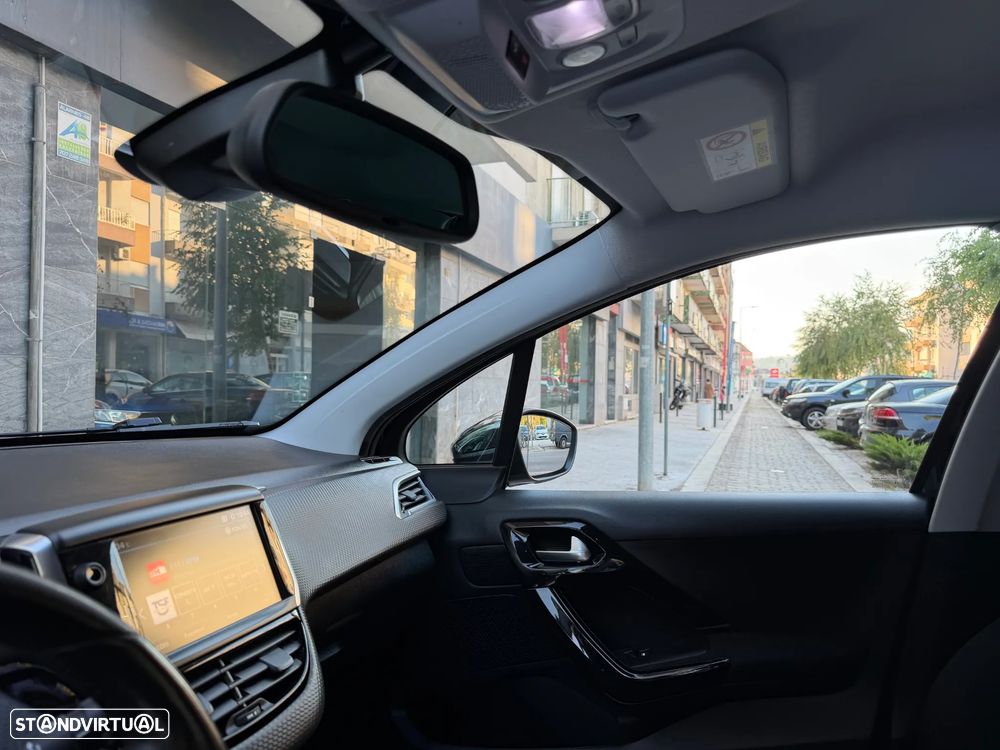 Peugeot 208 1.2 PureTech Signature - 26