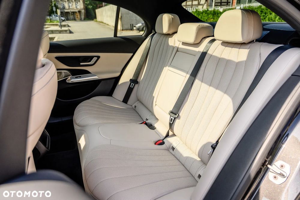 Mercedes-Benz Klasa E 200 mHEV 4-Matic AMG 9G-Tronic - 34