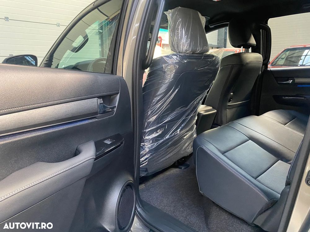Toyota Hilux 2.8D 204CP 4x4 Double Cab AT MHEV Invincible - 18