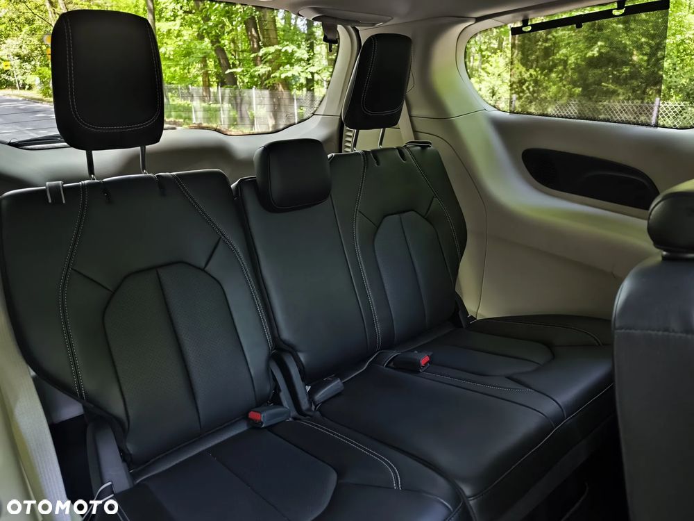 Chrysler Pacifica - 15