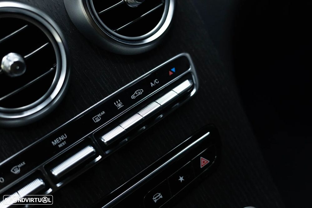 Mercedes-Benz GLC 300 e 4Matic 9G-TRONIC AMG Line - 35