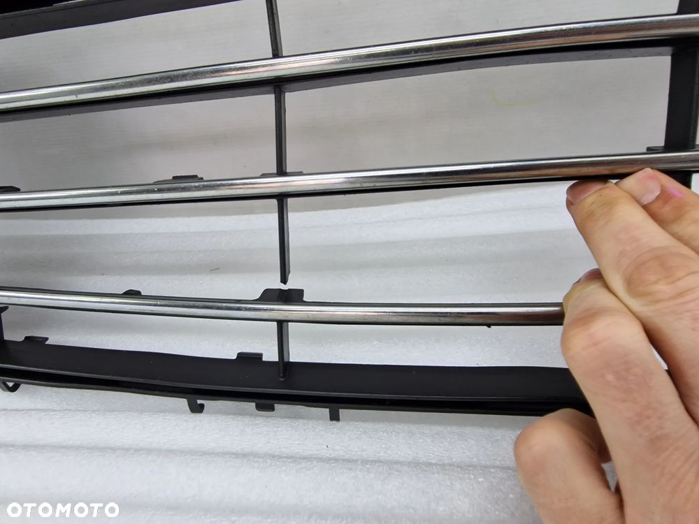 FORD GALAXY MK2 LIFT 09-15 Z CHROMAMI KRATKA ŚRODKOWA ZDERZAKA PRZEDNIEGO , NR AM21-17B968-AC , NR AUKCJI K144 - 12