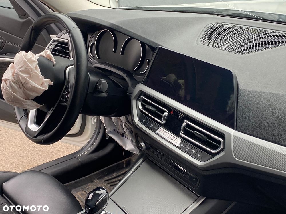 BMW Seria 3 320d xDrive - 17