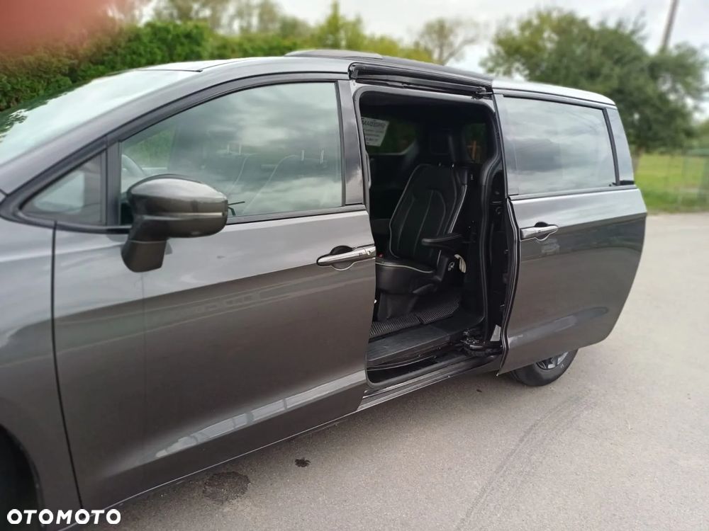 Chrysler Pacifica - 5