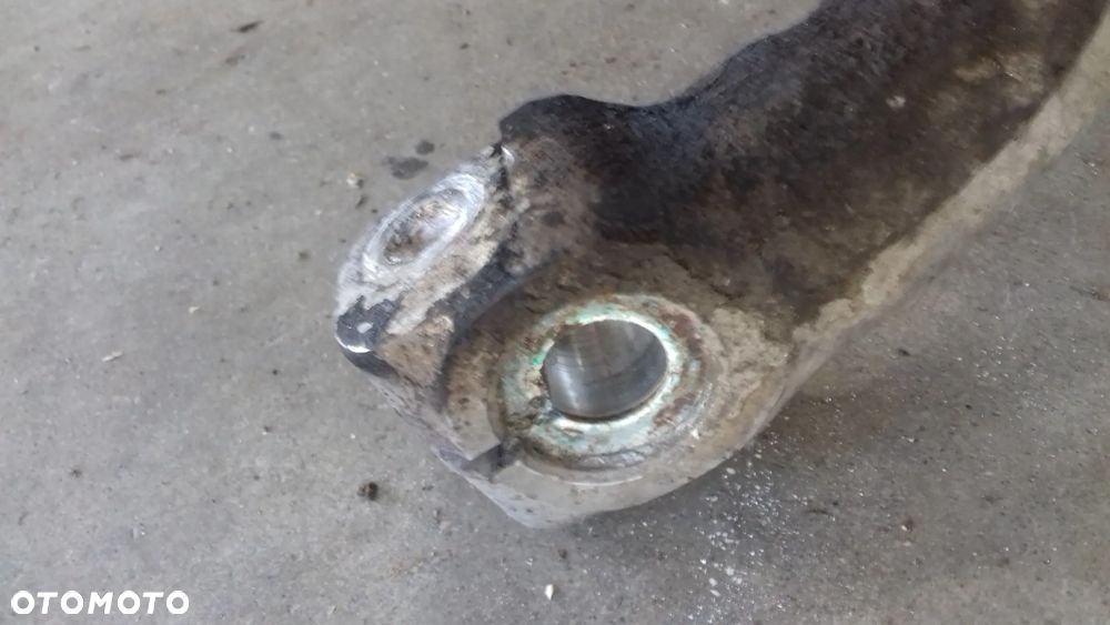 zwrotnica piasta lewa prawa przód A6 C6 2.0 2.4 3.2 2.7 3.0 - 7