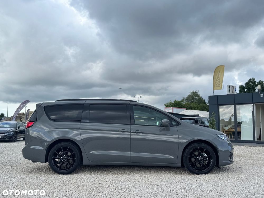 Chrysler Pacifica - 4