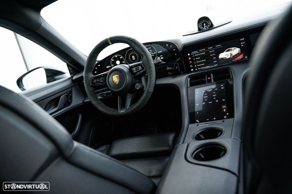 Porsche Taycan 4S - 34