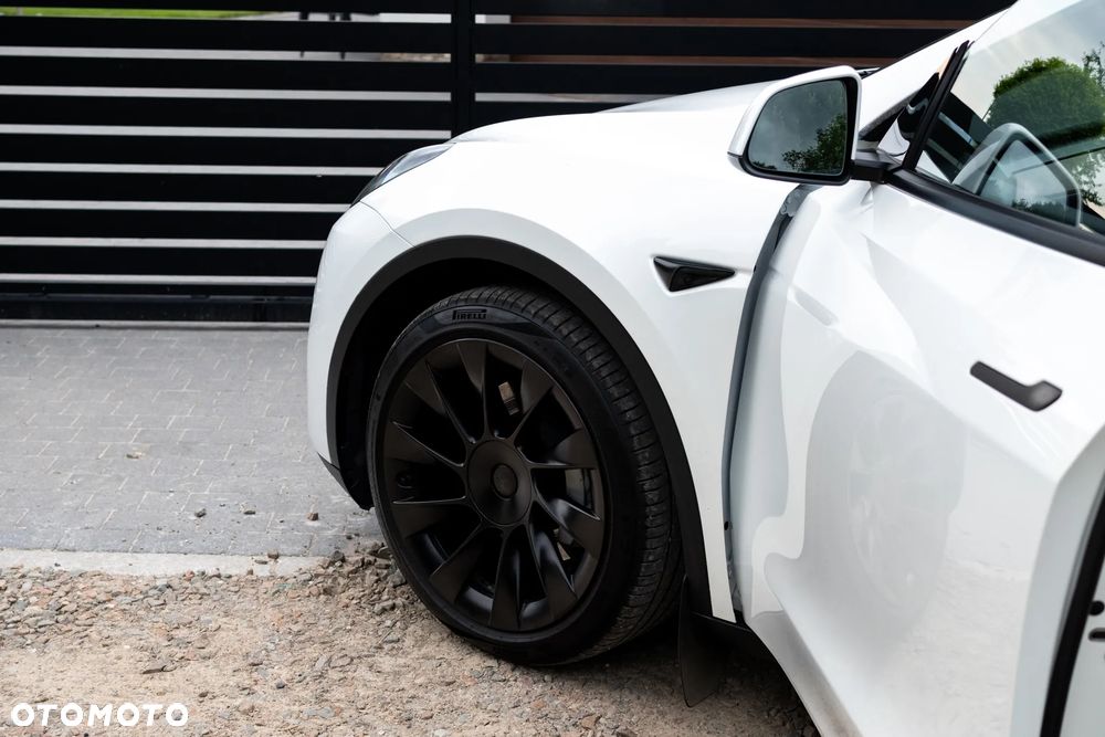 Tesla Model Y - 33