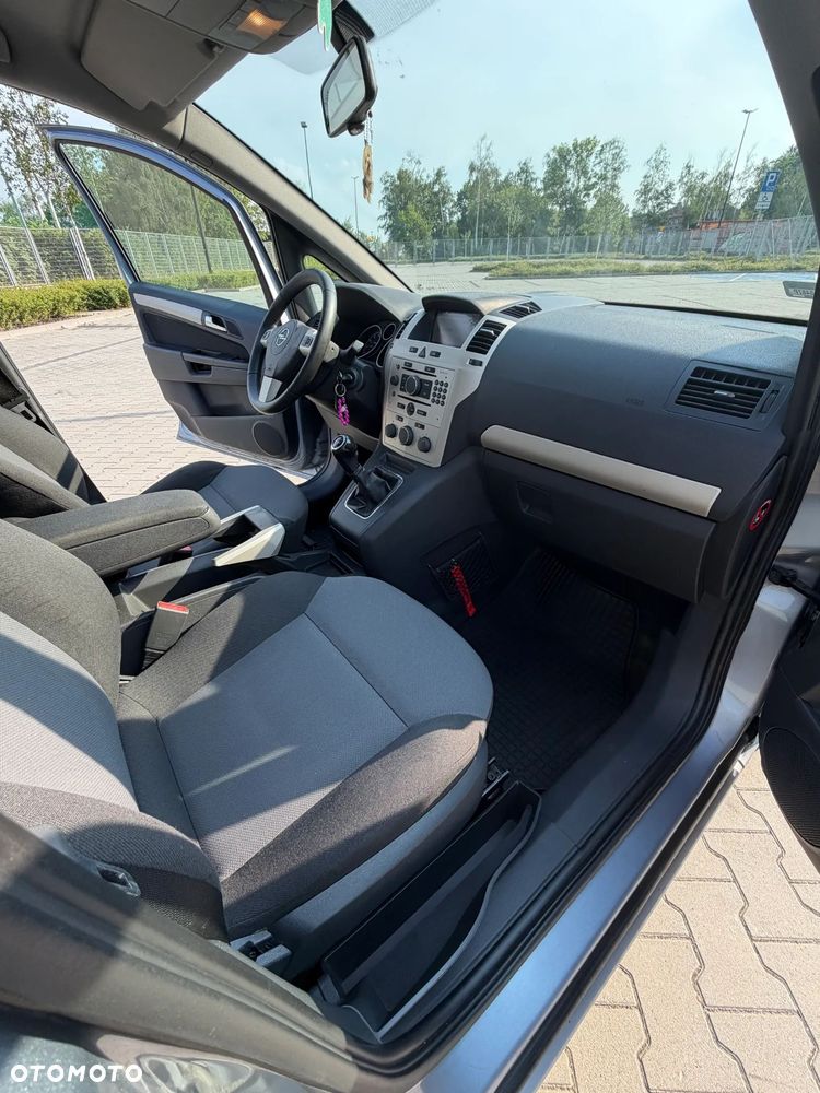 Opel Zafira 1.8 Essentia - 12