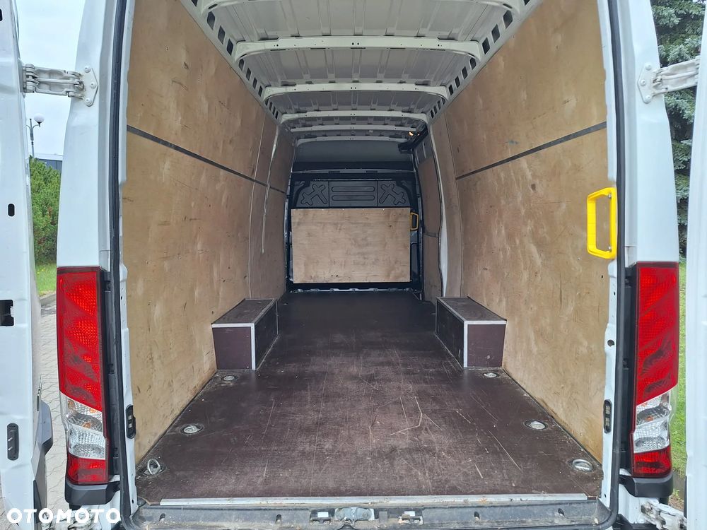 Iveco Daily 35S18 HiMatic furgon 16m blaszak automat FV23% MAXI 8HP - 7
