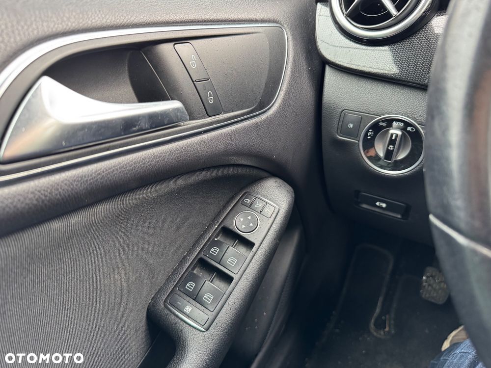 Mercedes-Benz Klasa B 180 BlueEFFICIENCY Edition Style - 16