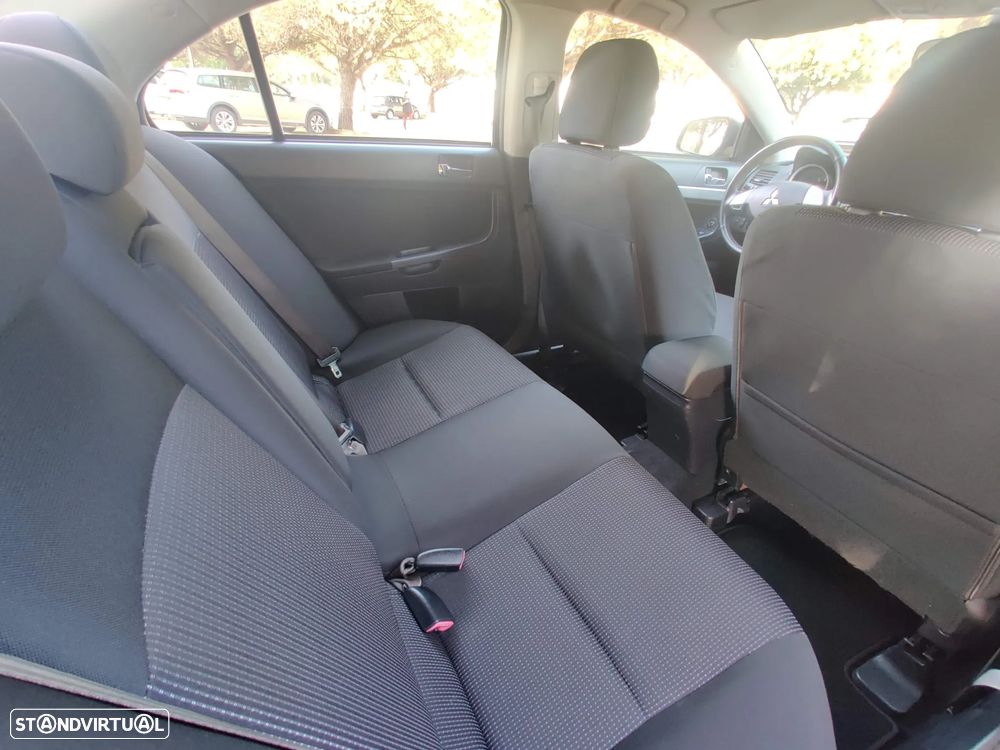 Mitsubishi Lancer 1.6 Invite Black Edition ClearTec - 16