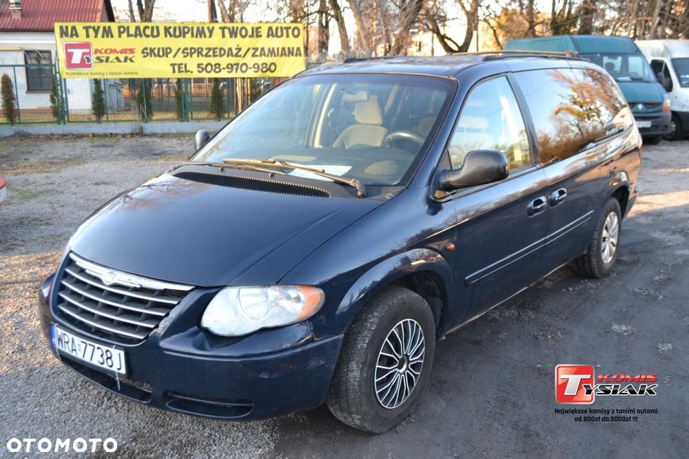 Chrysler Town & Country - 1