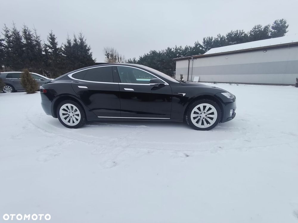Tesla Model S - 12
