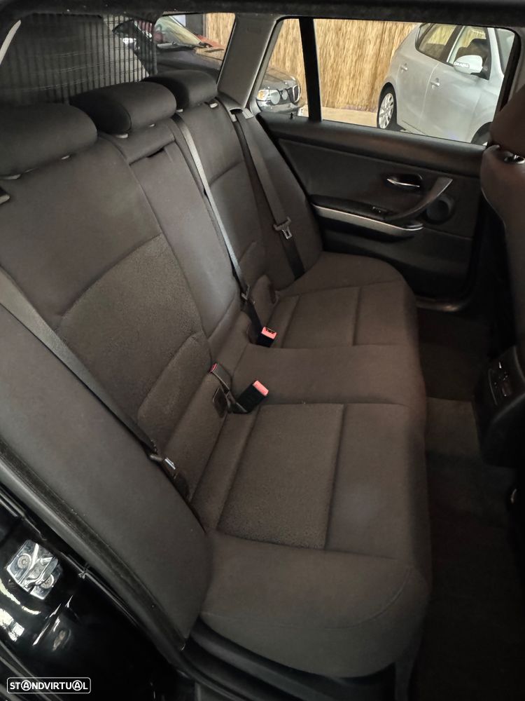 BMW 320 d Sport - 13