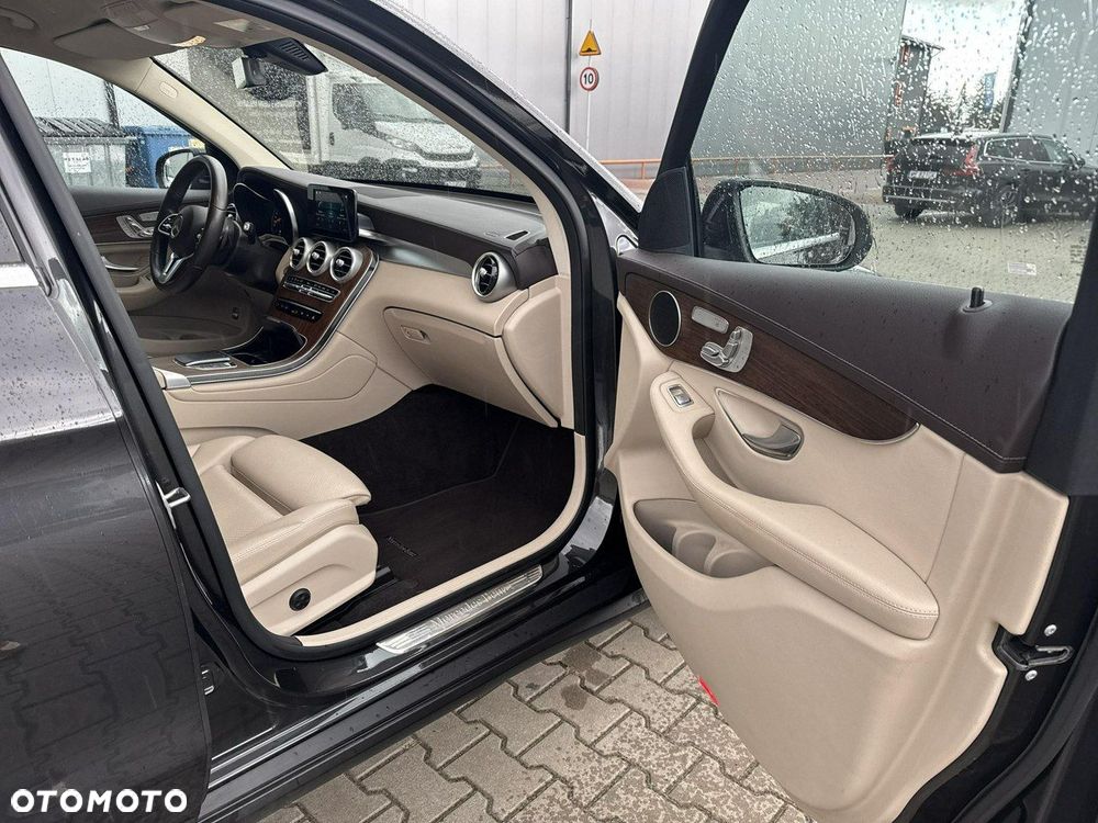 Mercedes-Benz GLC - 21