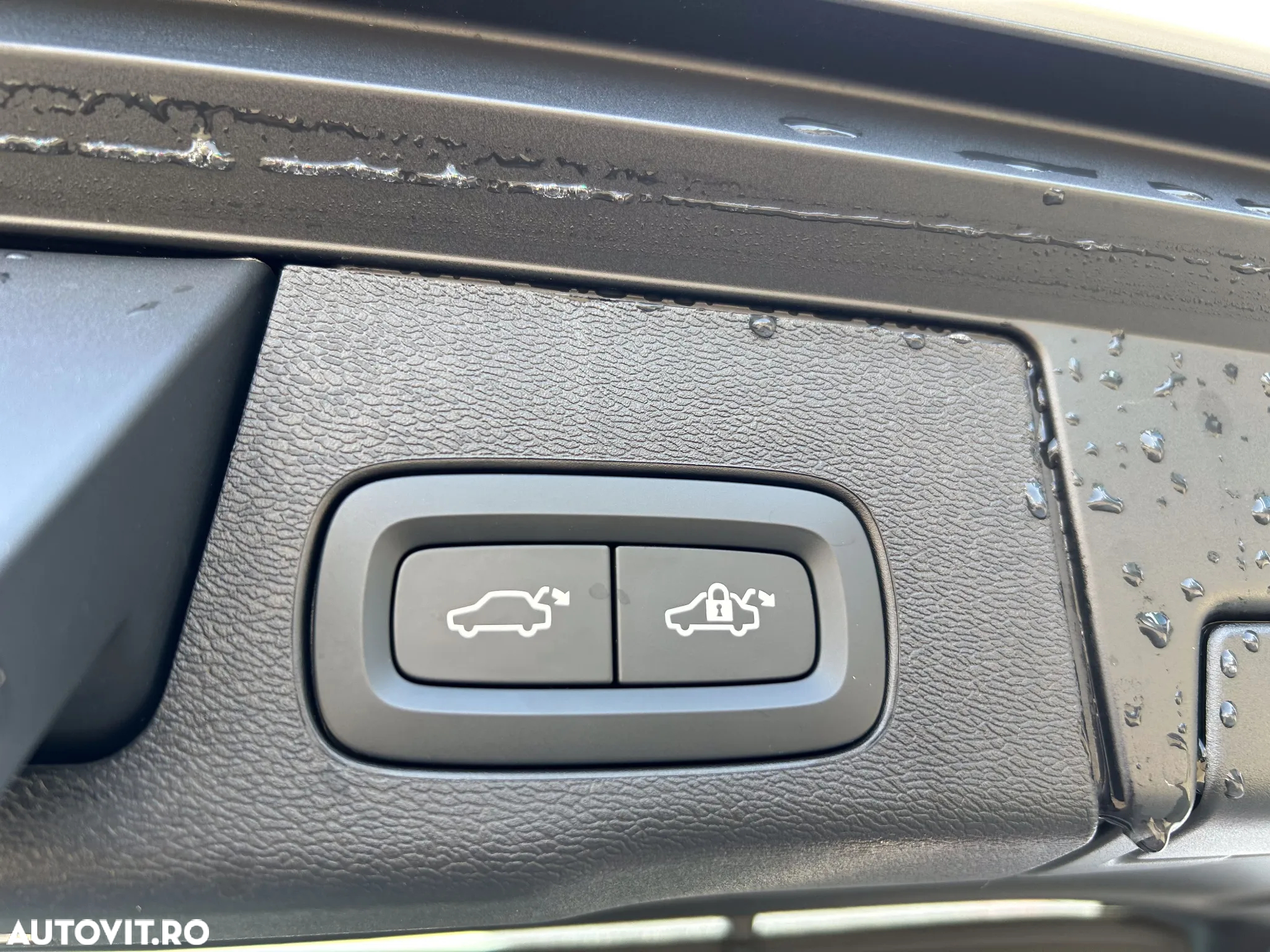 Volvo XC 60 Recharge T8 AWD AT Ultimate Dark - 16