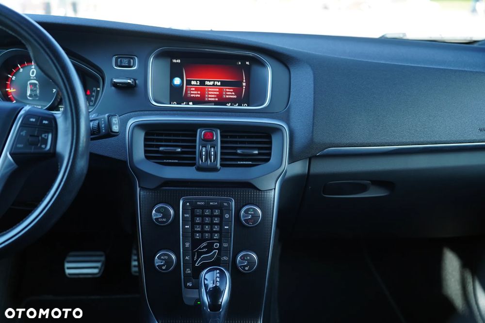 Volvo V40 T4 Geartronic RDesign - 27