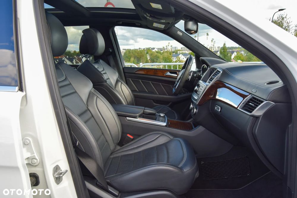 Mercedes-Benz ML 63 AMG 4Matic AMG SPEEDSHIFT 7G-TRONIC AMG Performance Package - 27