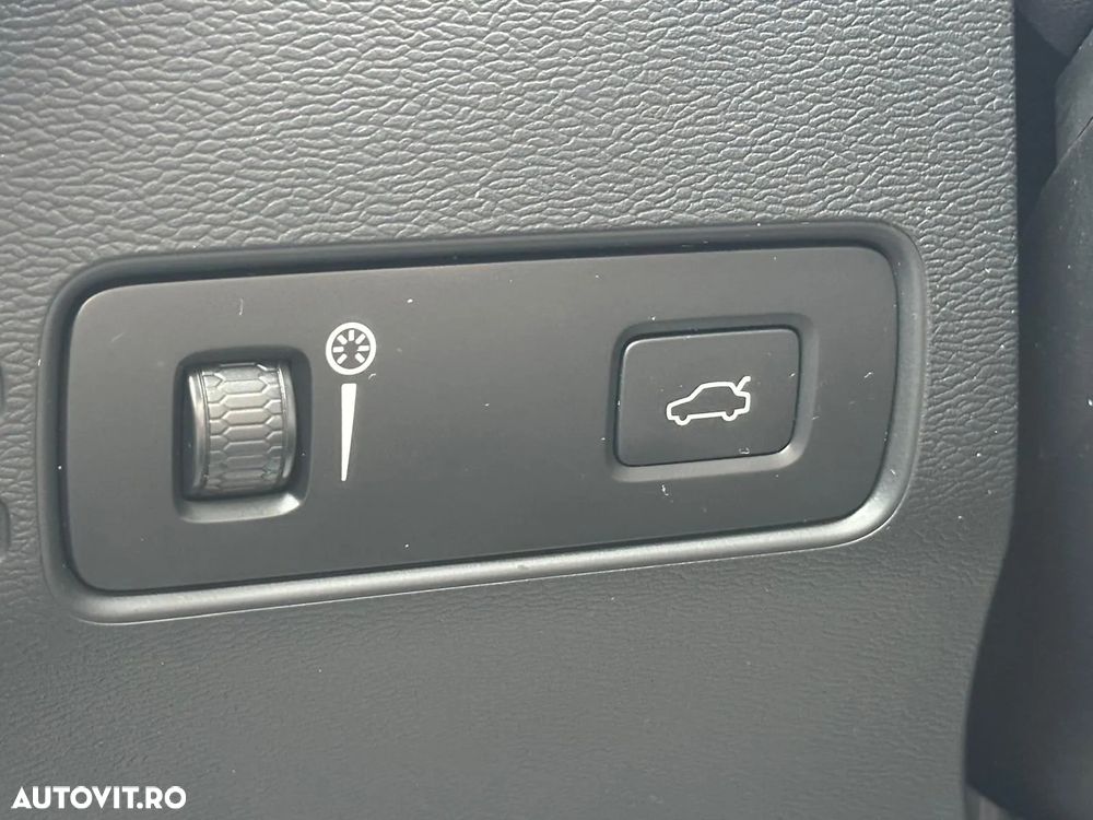 Volvo XC 40 B4 B AWD Geartronic Momentum Pro - 34