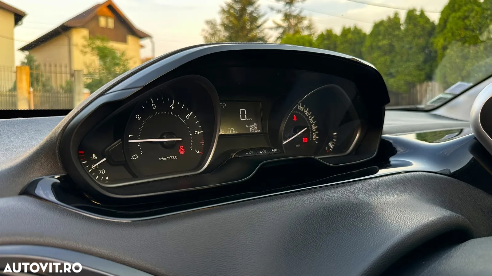Peugeot 208 1.2 L PureTech Allure - 24