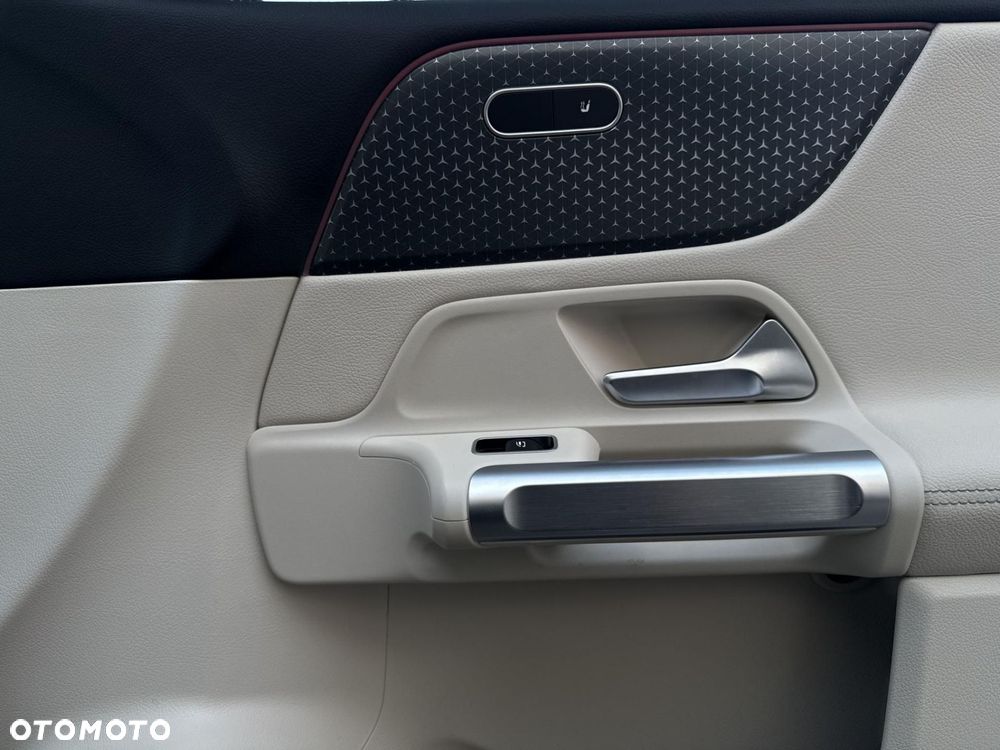 Mercedes-Benz GLB - 21