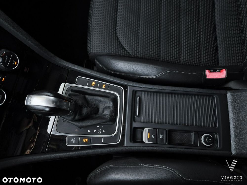 Volkswagen Golf 1.4 TSI BMT Highline DSG - 24