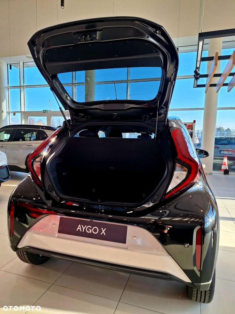 Toyota Aygo X 1.0 VVT-i JBL Edition X-shift - 6