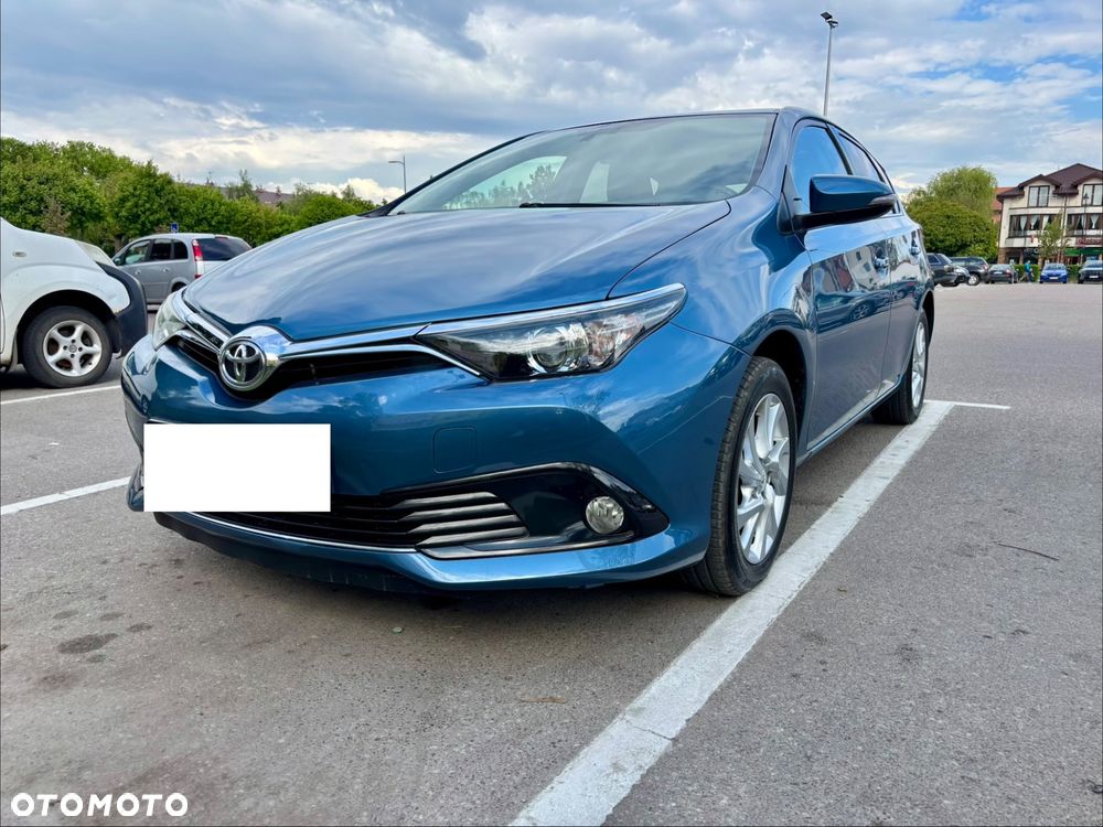 Toyota Auris 1.6 Premium + - 2