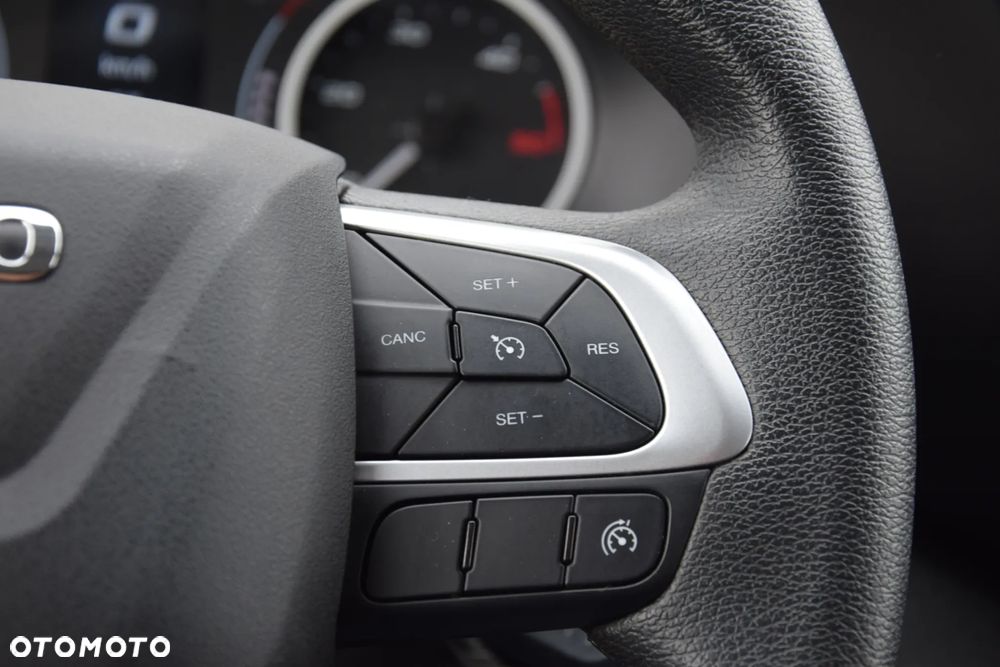 Iveco DAILY 35S14 / 2.3 - 140 KM / AUTIOMAT HI-MATIC / 3 OSOBY / DO 3,5 TONY / KONTENER / DOSTAWCZE / WINDA PALFINGER / KLIMA / TEMPOMAT / 2022 / SERWISOWANY / SPROWADZONY Z NIEMIEC - 36