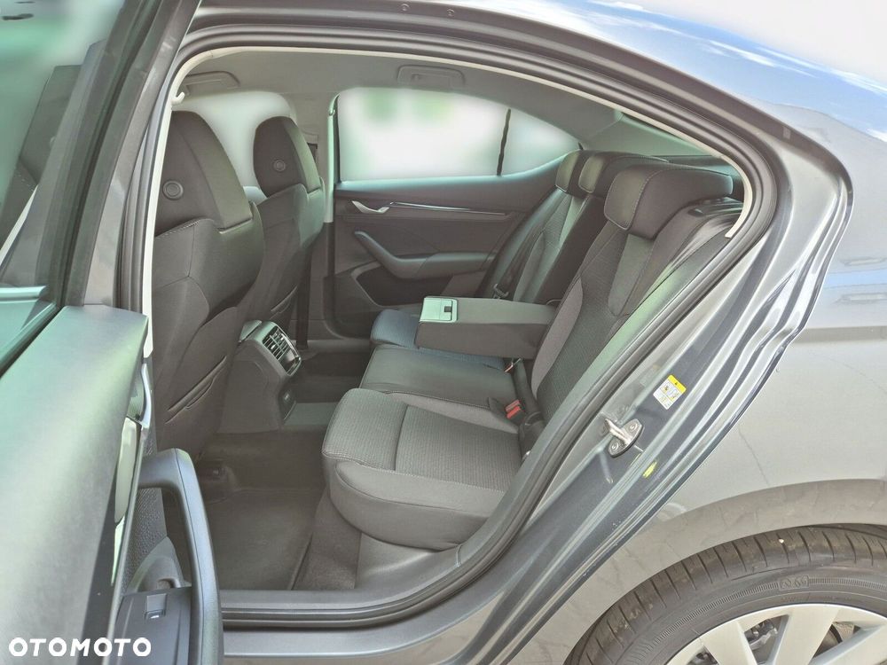 Skoda Octavia 1.5 TSI mHEV 30 Years DSG - 21