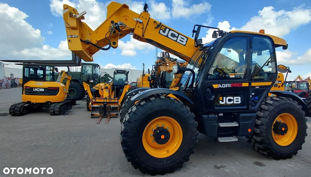 JCB 560-80 Agri Pro - 11