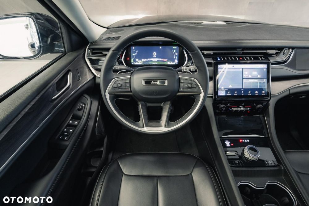Jeep Grand Cherokee - 12