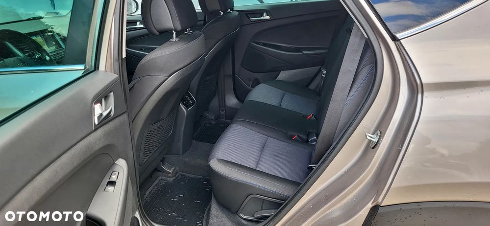 Hyundai Tucson 2.0 CRDI BlueDrive Style 2WD - 18