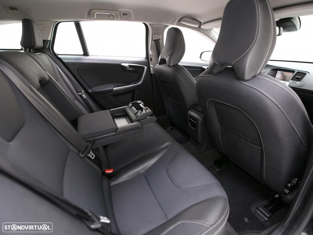 Volvo V60 2.0 D3 R-Design - 12