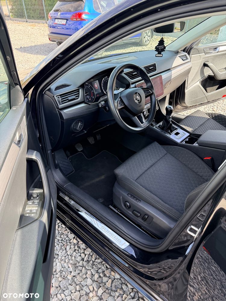 Skoda Superb 2.0 TDI Premium Edition - 7