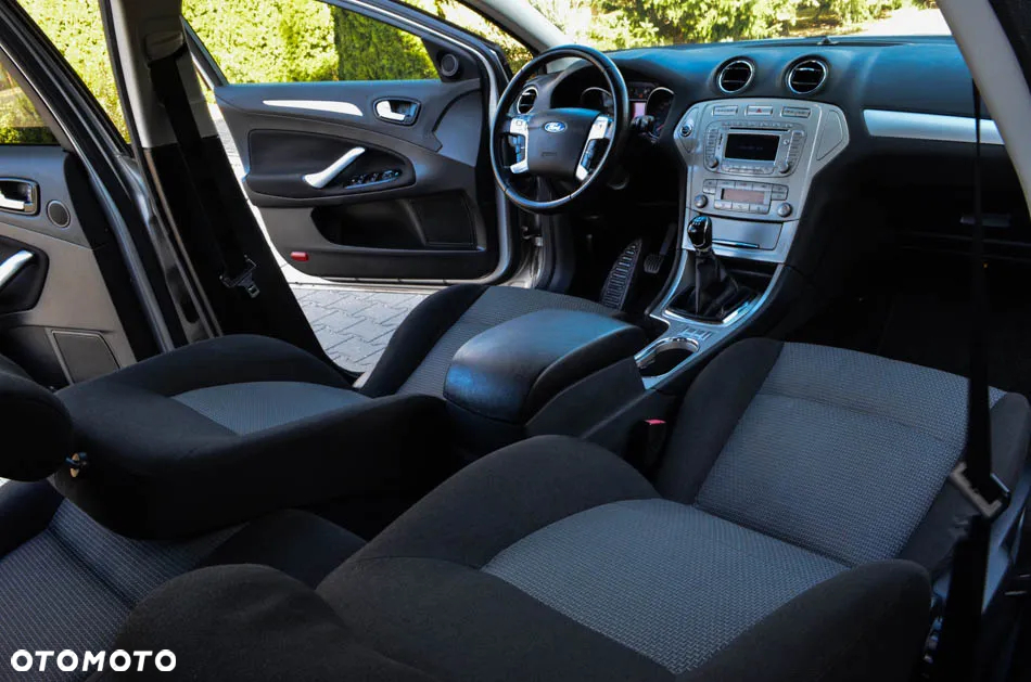 Ford Mondeo 2.0 Ambiente - 34
