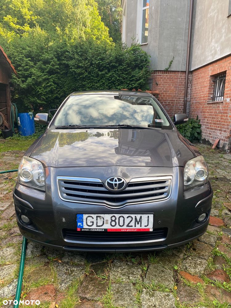 Toyota Avensis 2.0 D-4D Luna - 1
